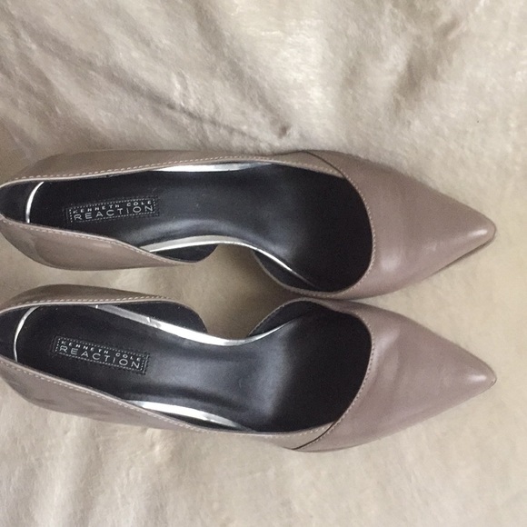 Kenneth Cole Reaction Beige Heel Pumps. - Picture 6 of 6
